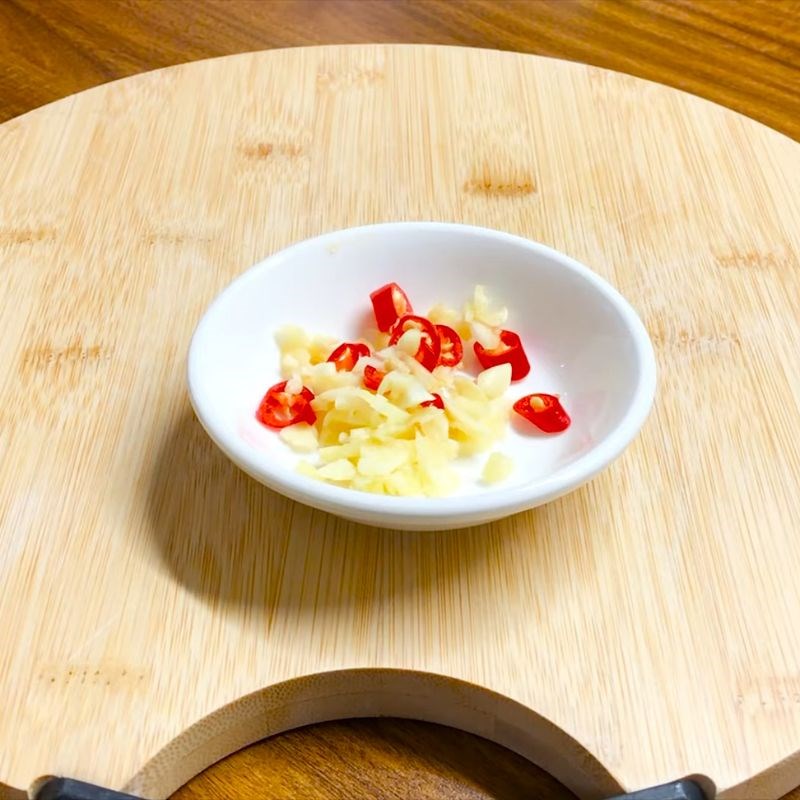 Bước 2 Pha nước chấm bí đao thanh mát Bí đao luộc