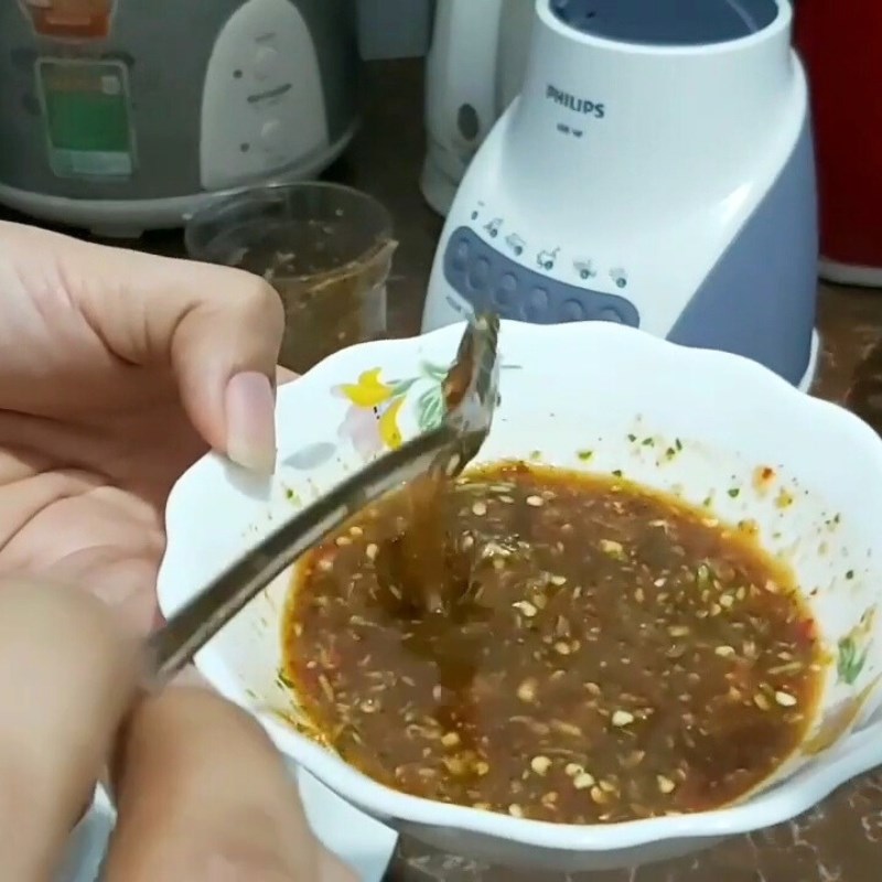 Bước 3 Pha nước chấm hải sản Cua hoàng đế hấp bia sả