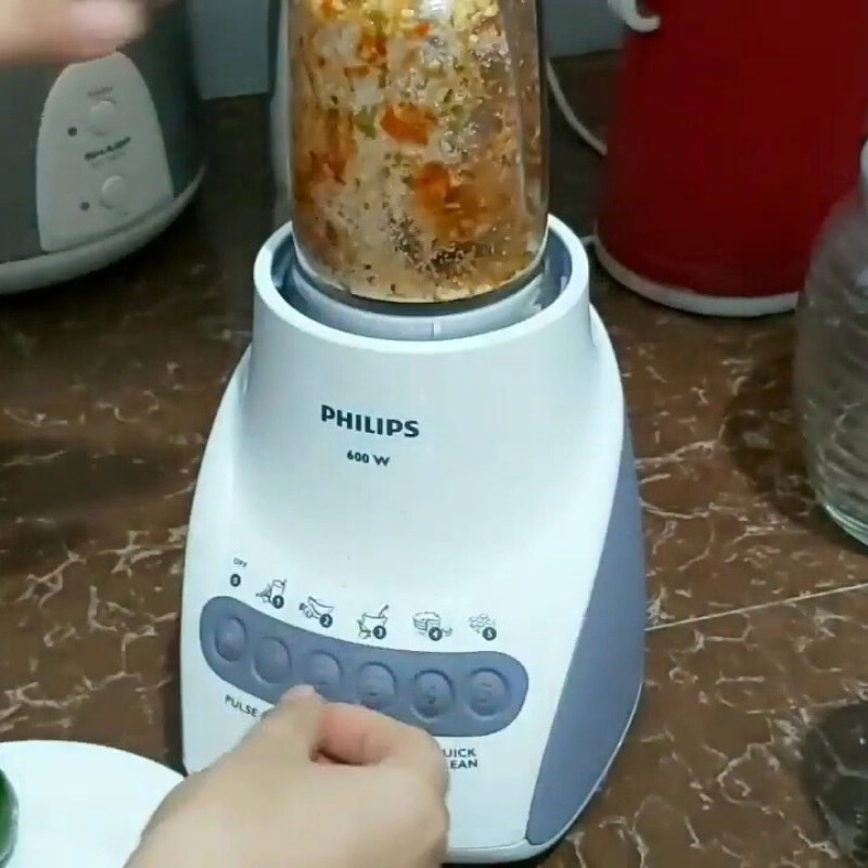 Bước 3 Pha nước chấm hải sản Cua hoàng đế hấp bia sả