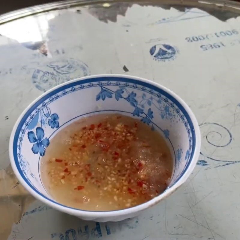 Bước 3 Pha nước mắm chua ngọt chuẩn vị Cá mờm chiên trứng