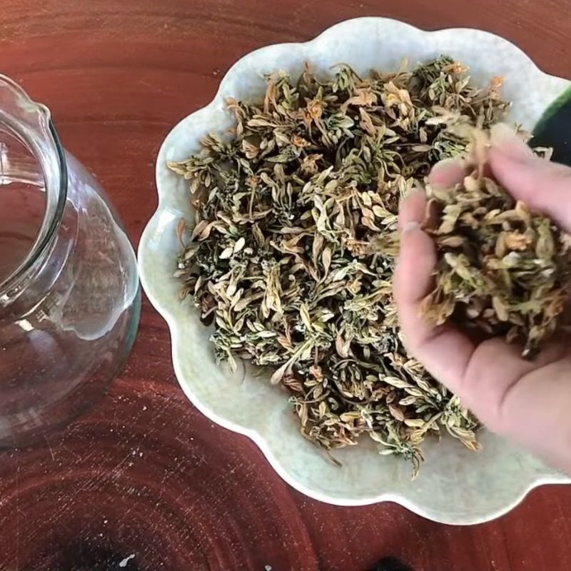 Bước 3 Pha trà hoa đu đủ đực Trà hoa đu đủ đực
