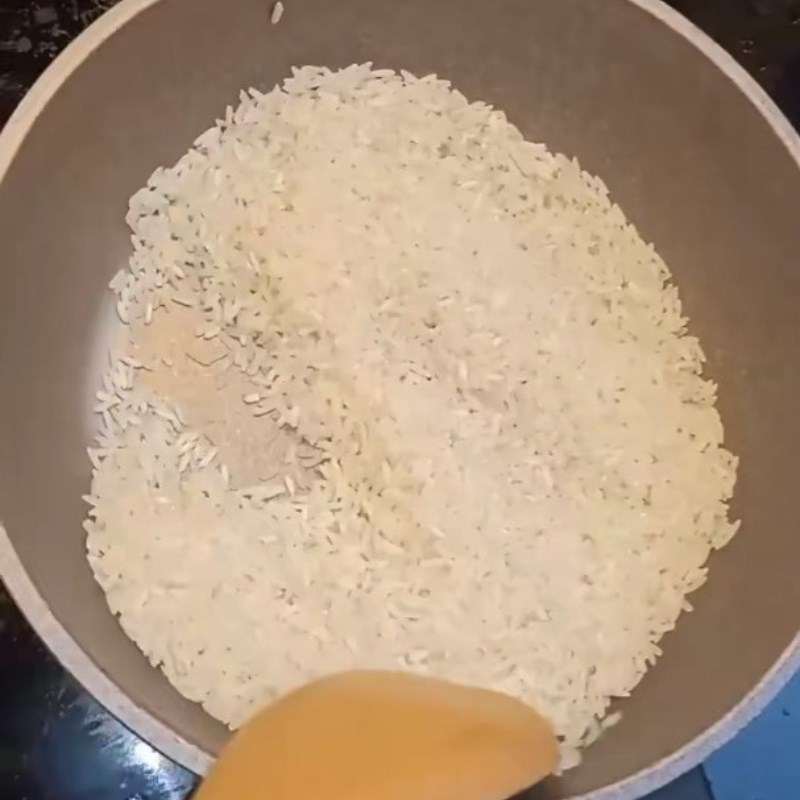 Bước 1 Rang gạo Rang gạo nấu cháo
