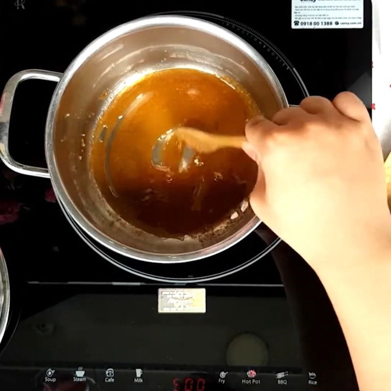 Bước 2 Sên hạt sen với đường Chè hạt sen long nhãn táo đỏ