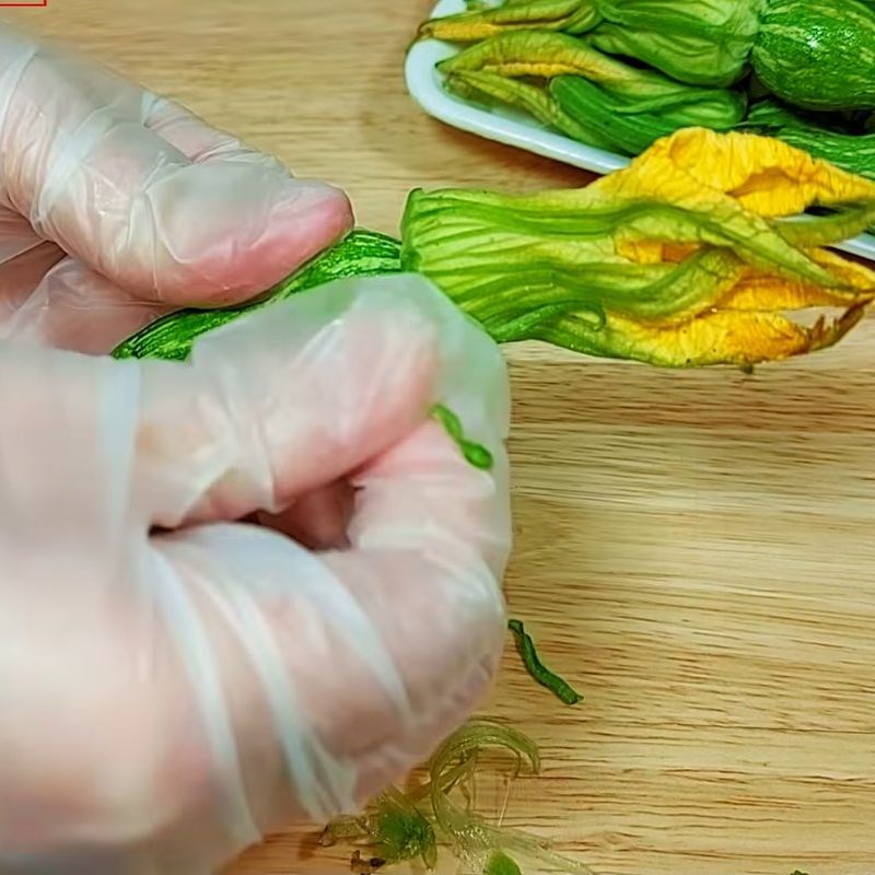 Bước 1 Sơ chế bông bí nụ Cách sơ chế bông bí nụ