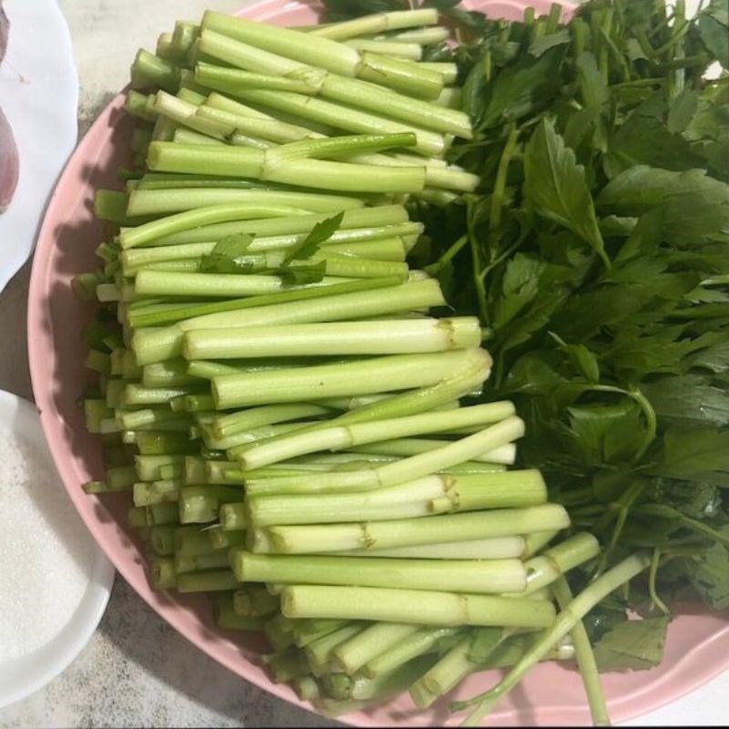 Bước 1 Sơ chế cá lóc và rau cần chuẩn vị Canh cá nấu rau cần