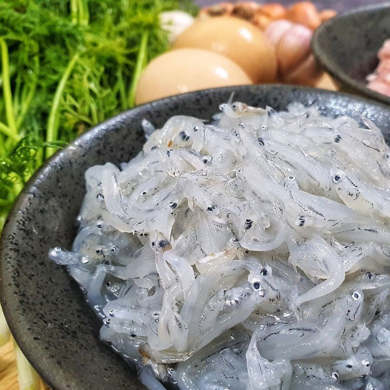 Bước 1 Sơ chế cá mờm và các nguyên liệu khác Cá mờm chiên trứng