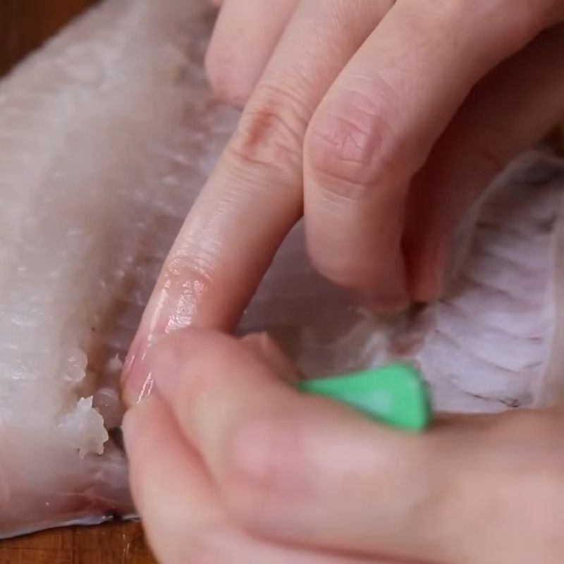 Bước 1 Sơ chế cá rô phi và phi lê Bún cá rau cần