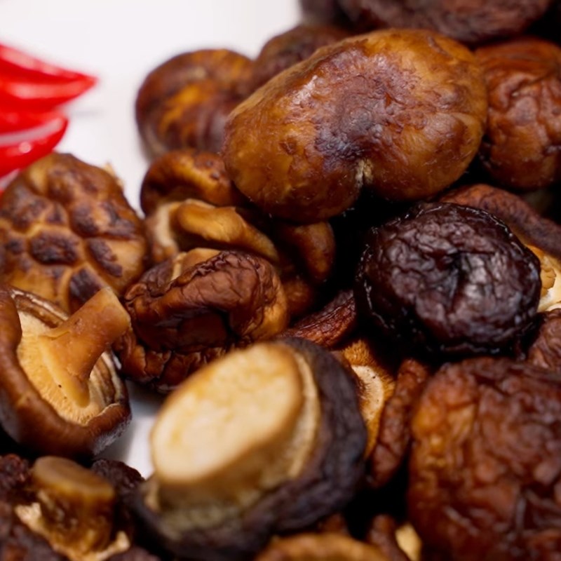 Bước 1 Sơ chế các nguyên liệu Nấm đông cô kho tiêu