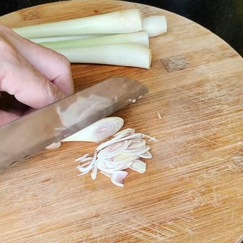 Bước 2 Sơ chế các nguyên liệu khác Nộm thịt lợn