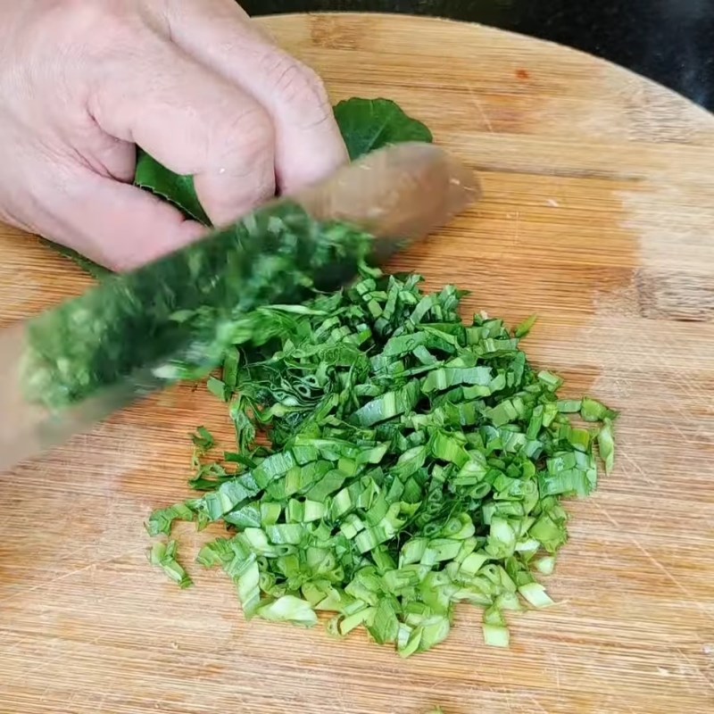 Bước 2 Sơ chế các nguyên liệu khác Nộm thịt lợn