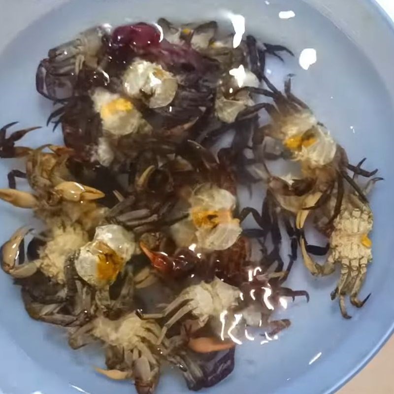 Bước 1 Sơ chế cua đồng Cua đồng rang me