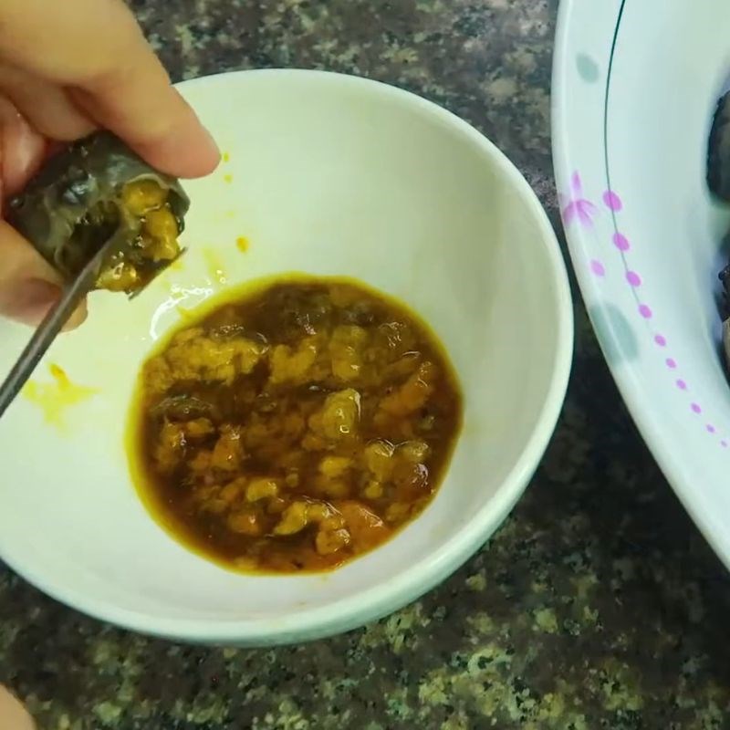 Bước 1 Sơ chế cua đồng Bún riêu miền Nam