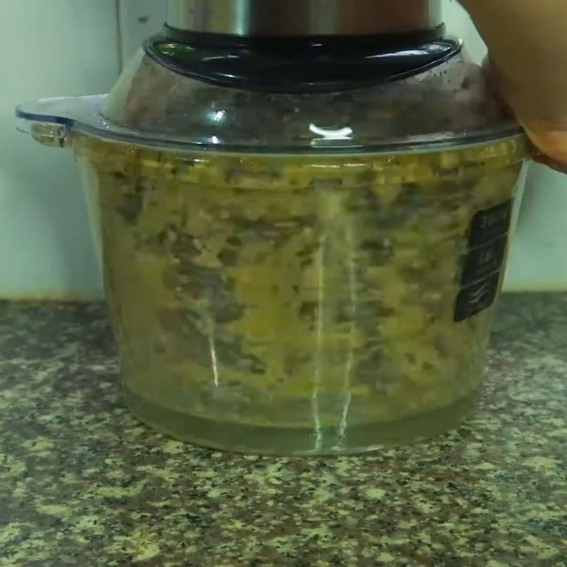 Bước 1 Sơ chế cua đồng Bún riêu miền Nam