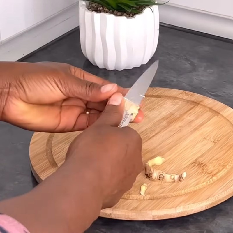 Bước 1 Sơ chế gừng và chuẩn bị nước cốt chanh Cà phê gừng giảm cân