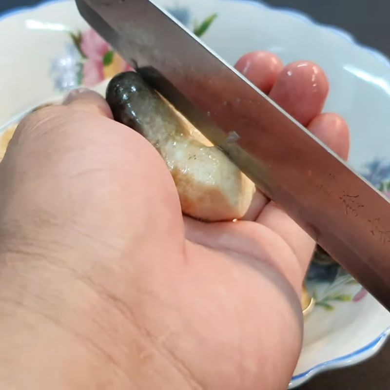 Bước 1 Sơ chế nấm rơm tươi Nấm rơm xào tỏi
