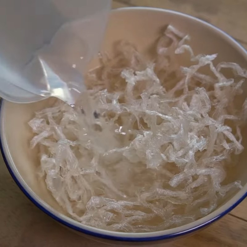 Bước 1 Sơ chế nguyên liệu Rau câu sợi giòn