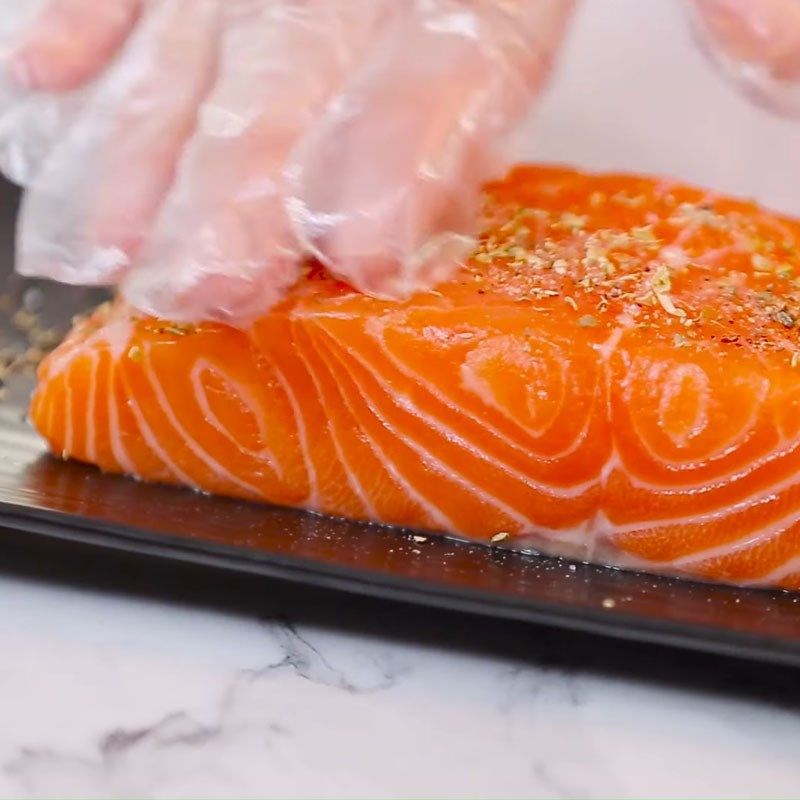 Bước 1 Sơ chế nguyên liệu Cháo cá hồi rau ngót