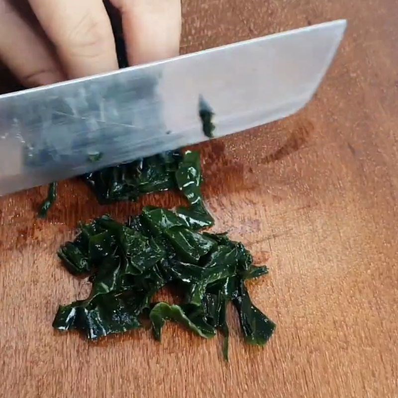 Bước 1 Sơ chế rong biển và đậu phụ non Canh miso rong biển