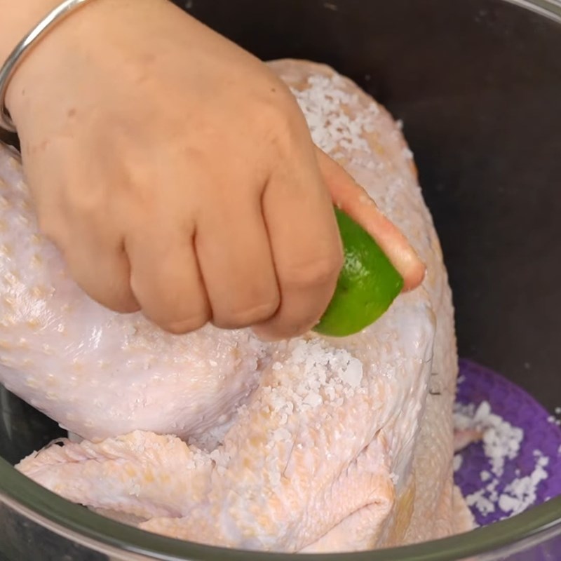 Bước 1 Sơ chế thịt gà Gà hầm hạt sen táo đỏ kỷ tử