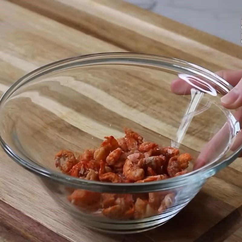 Bước 3 Sơ chế tôm khô và các loại rau ăn kèm Bún cá rau cần