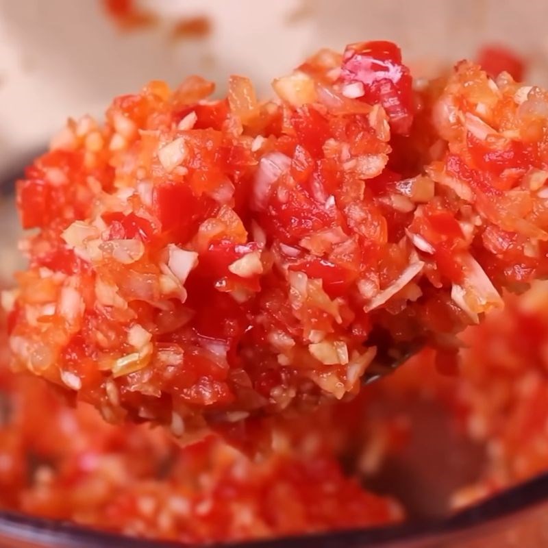 Bước 1 Sơ chế tôm và chuẩn bị gia vị làm sa tế Mì trộn sa tế