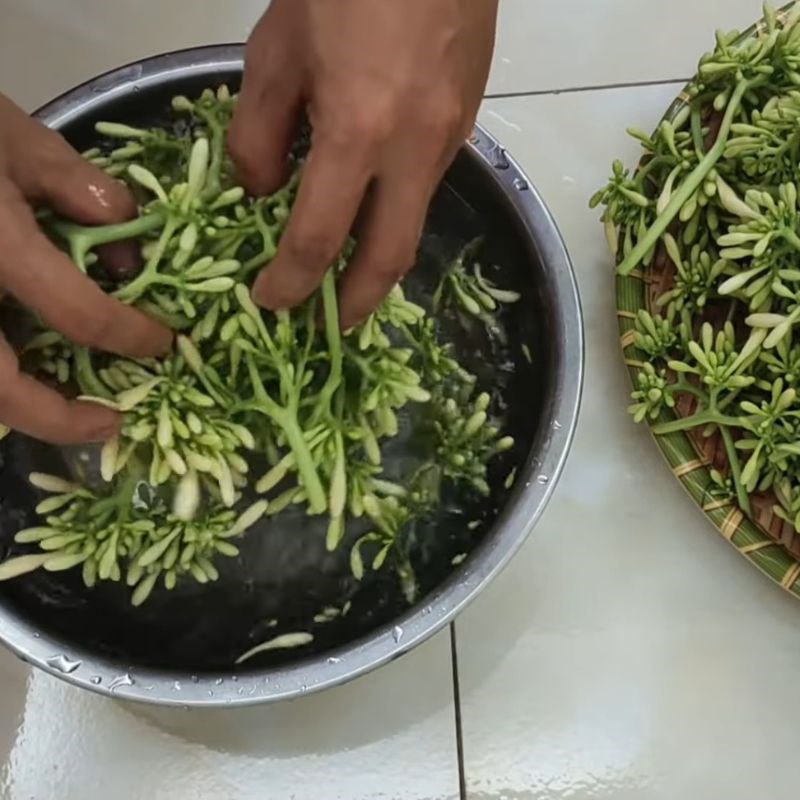 Bước 1 Sơ chế và làm sạch hoa đu đủ đực Ngâm rượu hoa đu đủ đực tươi