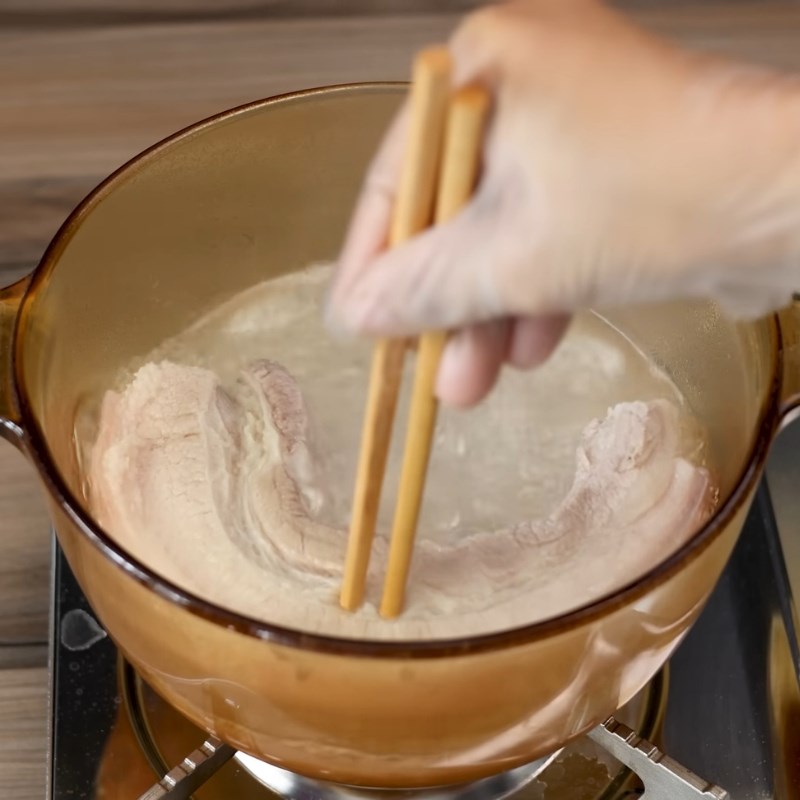 Bước 1 Sơ chế và luộc thịt ba chỉ Gỏi cuốn mắm nêm