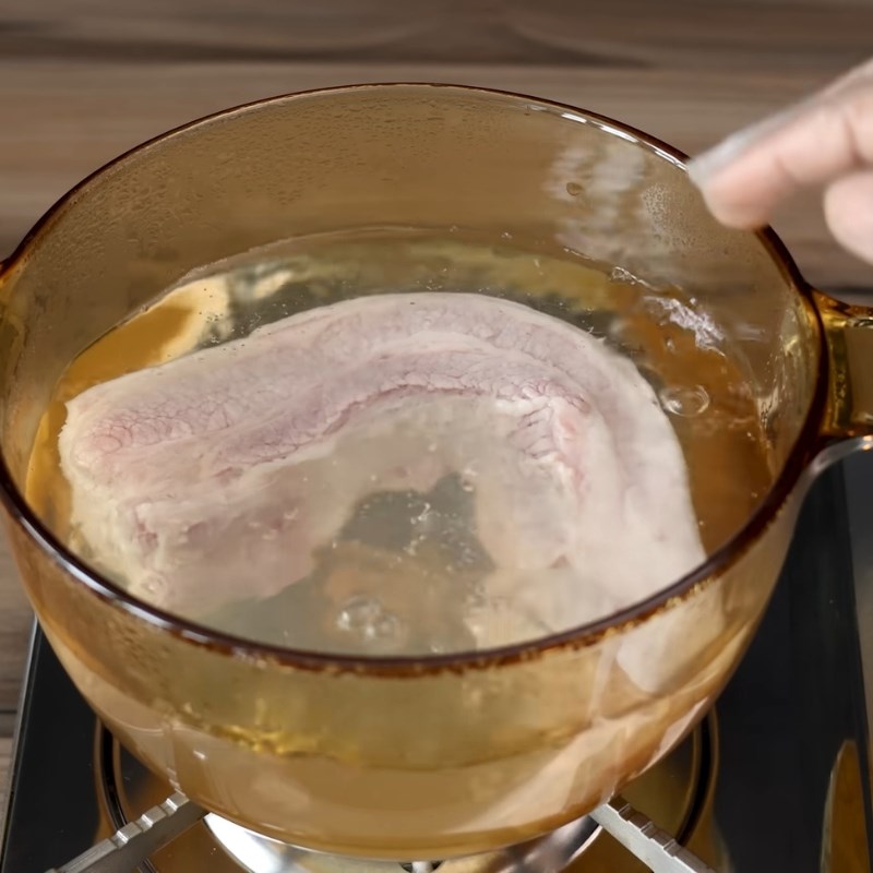 Bước 1 Sơ chế và luộc thịt ba chỉ Gỏi cuốn mắm nêm