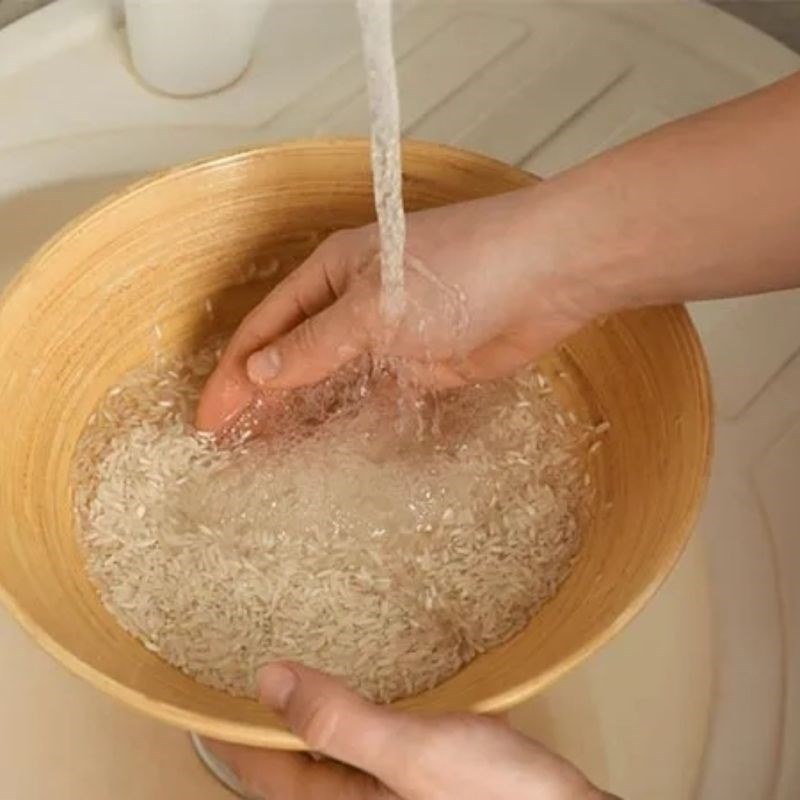 Bước 1 Sơ chế và ngâm gạo nếp Rượu nếp sữa