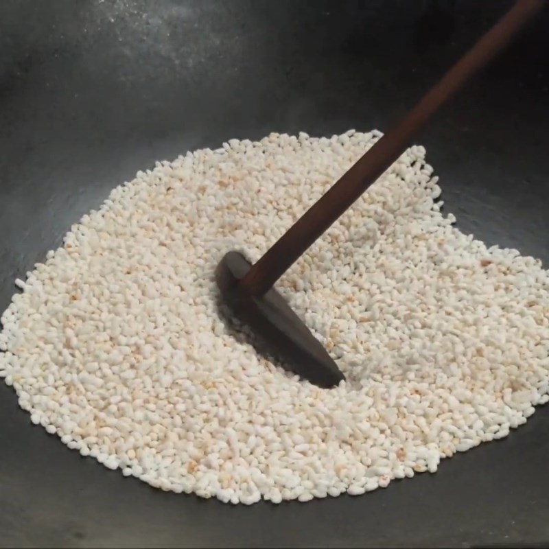 Bước 1 Sơ chế và rang gạo nếp Bánh khảo