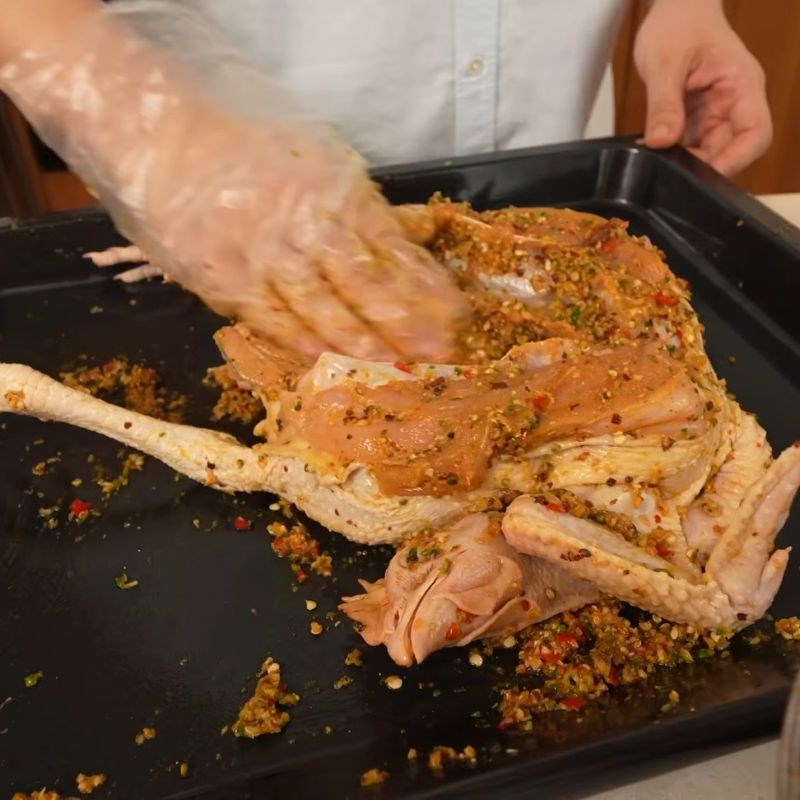 Bước 3 Sơ chế và tẩm ướp gà nướng chuẩn vị Gà nướng cơm lam