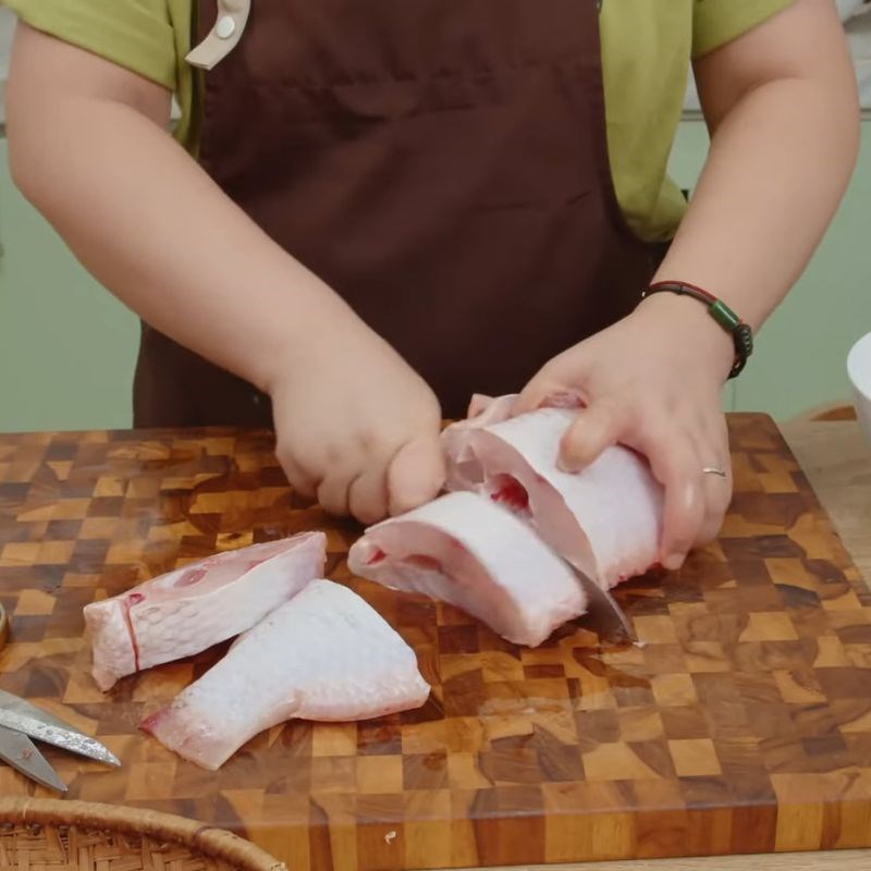 Bước 1 Sơ chế và ướp cá Cá nấu măng chua miền bắc