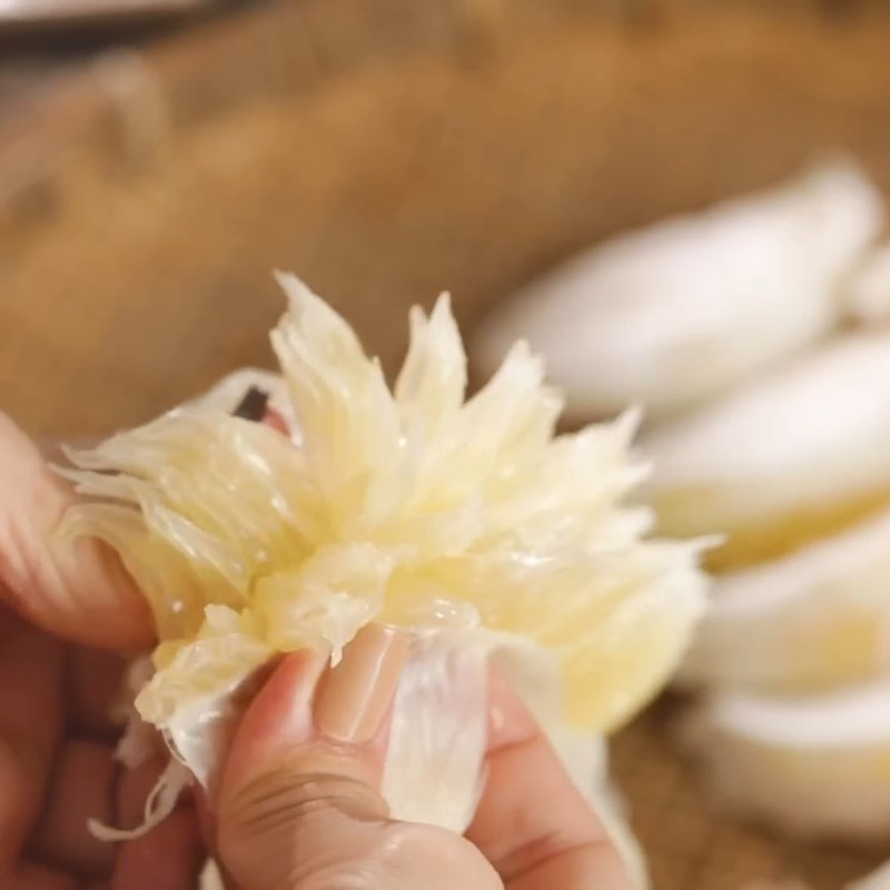 Bước 2 Tách múi bưởi và tạo thân chó Chó bưởi