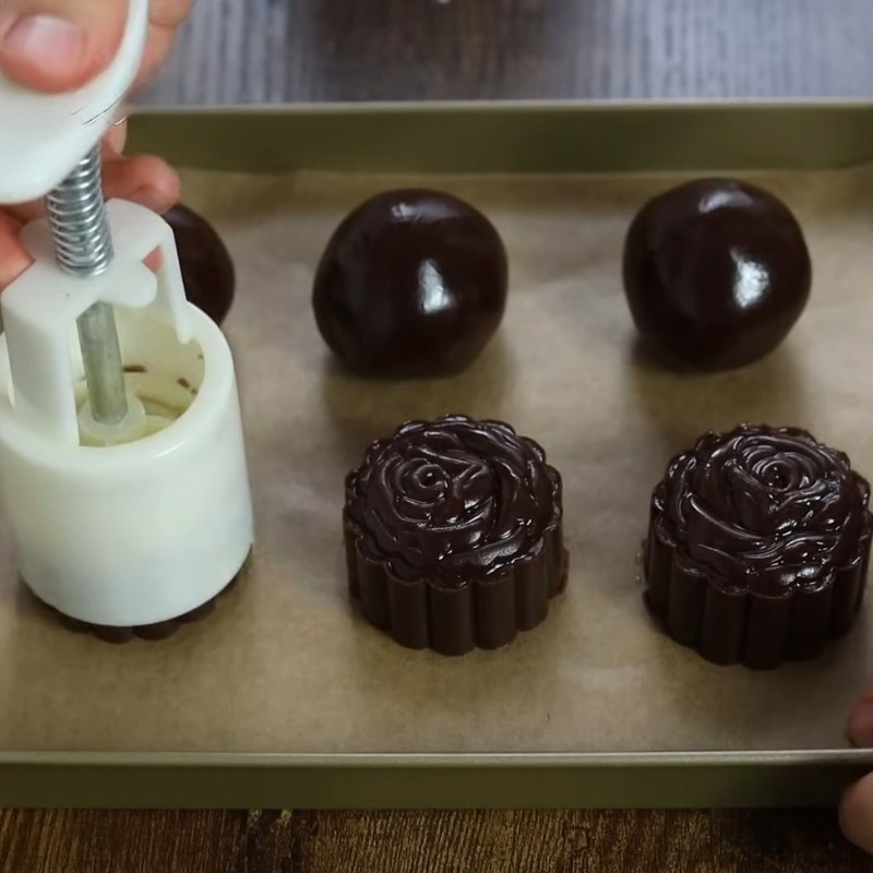 Bước 4 Tạo hình bánh Bánh trung thu tiramisu