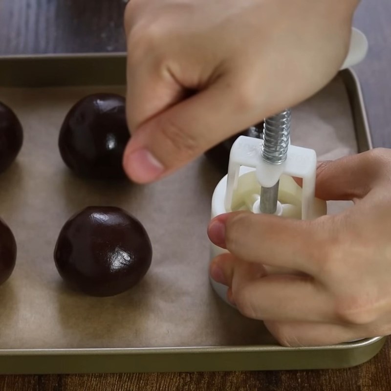 Bước 4 Tạo hình bánh Bánh trung thu tiramisu
