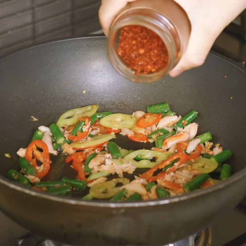 Bước 3 Xào cua và rau củ Cơm rang cua