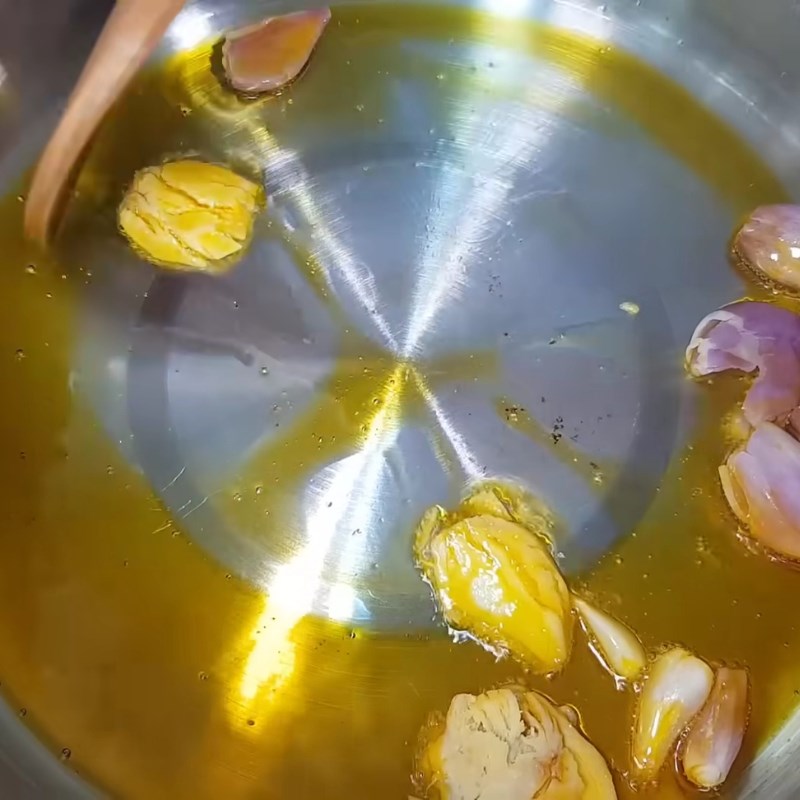 Bước 4 Xào săn thịt gà Gà hầm sả miền Tây