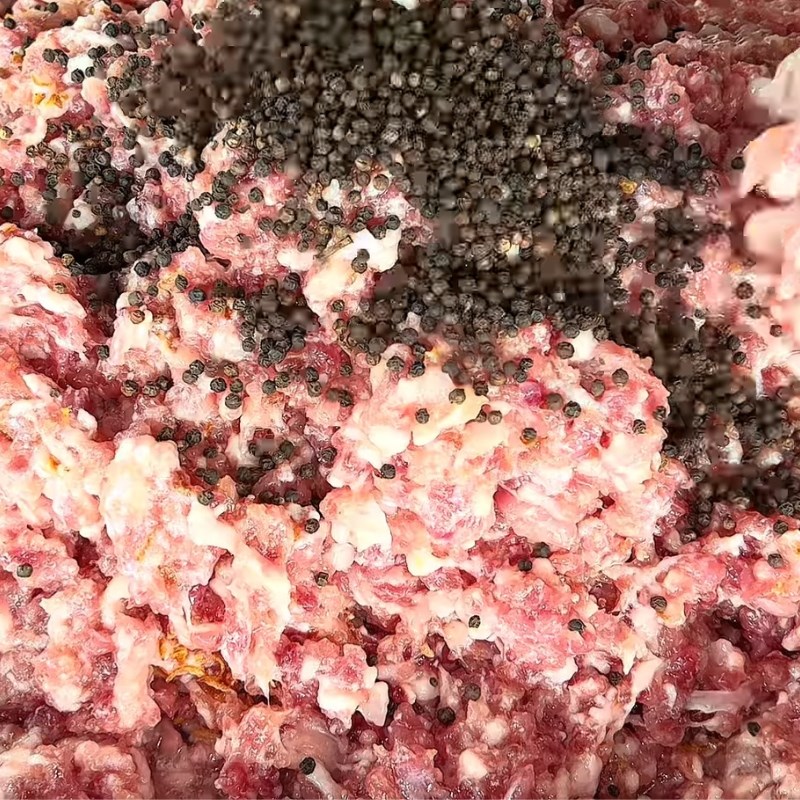 Bước 3 Xay và nhồi thịt làm lạp xưởng Lạp xưởng tươi