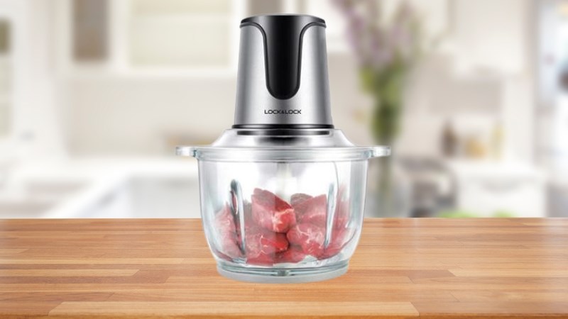 Băm tỏi bằng c&aacute;ch sử dụng c&aacute;c loại m&aacute;y xay