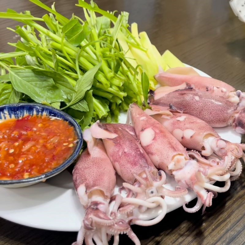 Bước 5 Thành phẩm Mực hấp cuốn bánh tráng