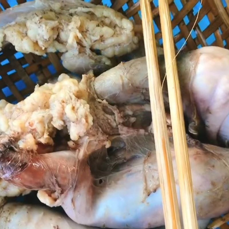 Bước 1 Sơ chế pín bò và chuẩn bị nguyên liệu Lẩu pín bò