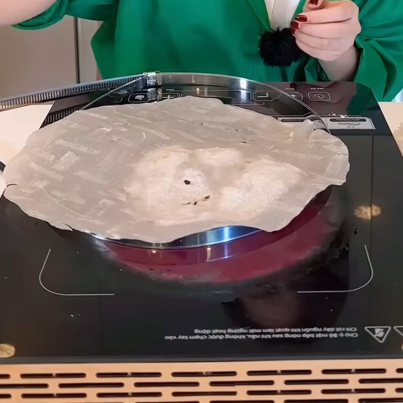 Bước 2 Nướng bánh tráng Bánh đập