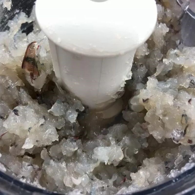 Bước 2 Sơ chế tôm Rau tầm bóp nấu canh