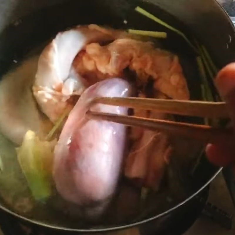 Bước 1 Sơ chế pín bò và chuẩn bị nguyên liệu Lẩu pín bò