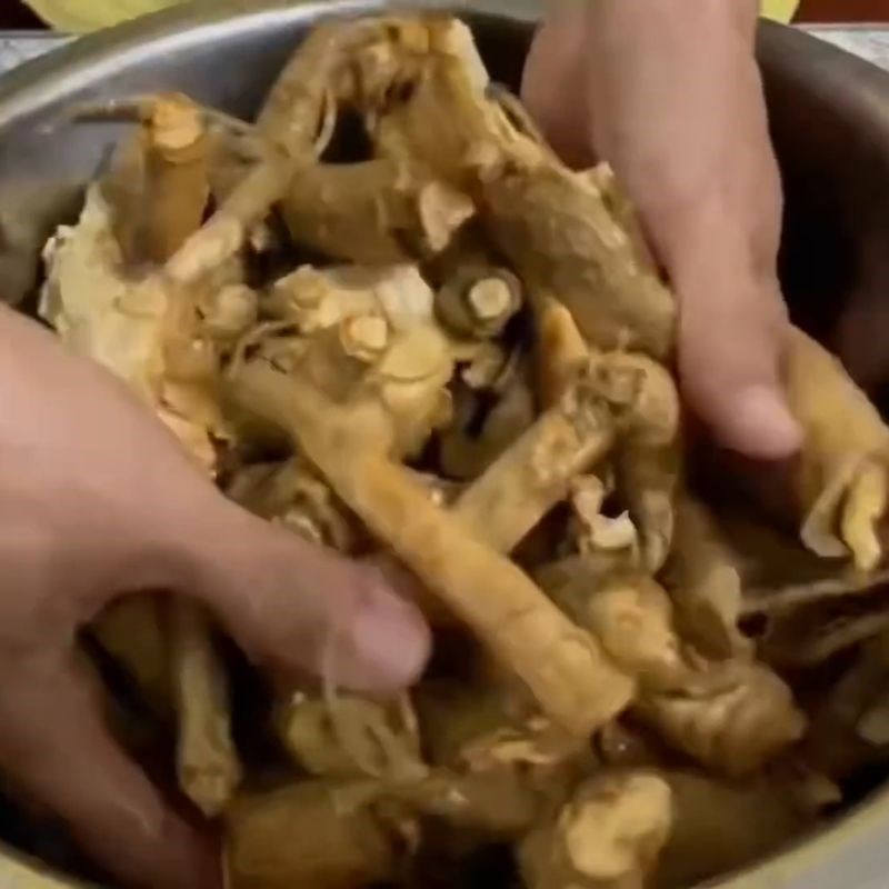 Bước 1 Sơ chế củ đinh lăng Rượu đinh lăng