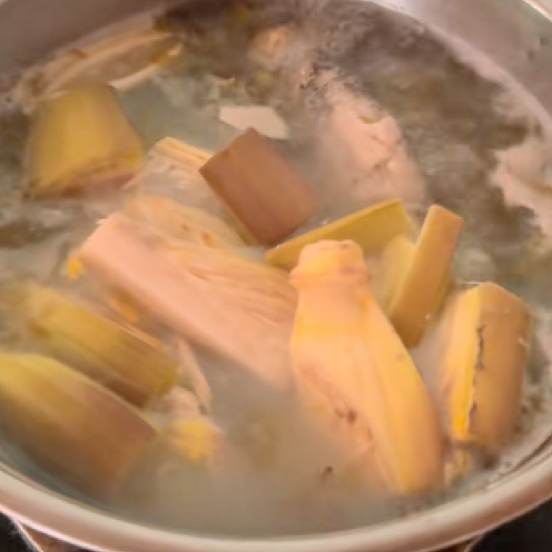 Bước 3 Nấu canh chua lá bứa Lá bứa nấu canh chua