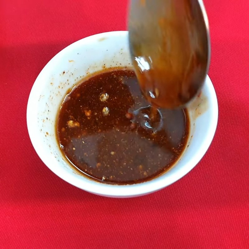 Bước 2 Pha nước sốt xào bò Cơm chiên bò xào