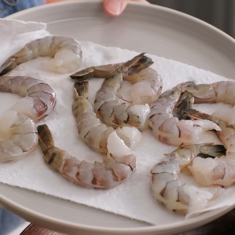 Bước 3 Áp chảo tôm Cơm chiên Thái Lan