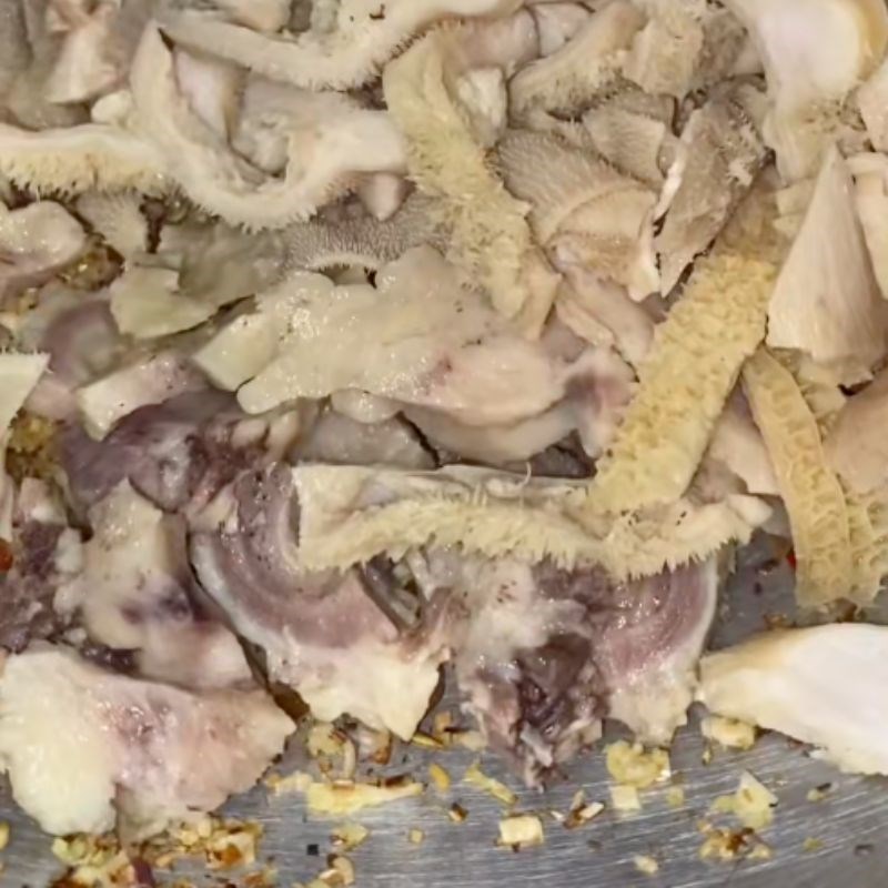 Bước 2 Bí quyết xào lòng bò lá lốt thơm ngon Lòng bò xào lá lốt