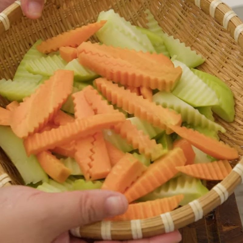 Bước 2 Cách cắt cà rốt luộc Cà rốt luộc